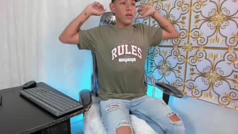 Snapshot of slimlatino_ chatting on 04-04-26, 12:24 SlimLatino online show from 04-04-26, 12:24