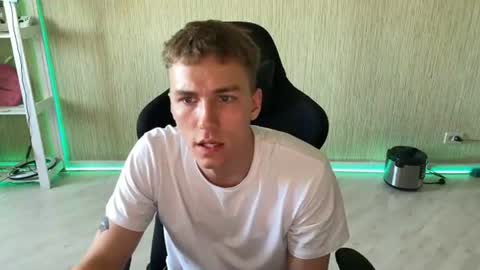 Mila online show from 06-18-26, 04:00