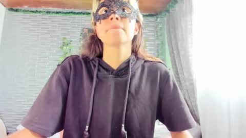 Snapshot of slone03 chatting on 10-31-25, 03:46 slone03 online show from 10-31-25, 03:46