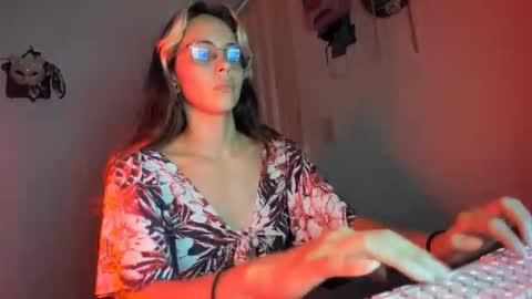 Snapshot of slone03 chatting on 11-14-25, 01:15 slone03 online show from 11-14-25, 01:15