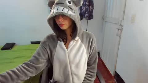 Snapshot of slone03 chatting on 11-20-25, 07:57 slone03 online show from 11-20-25, 07:57