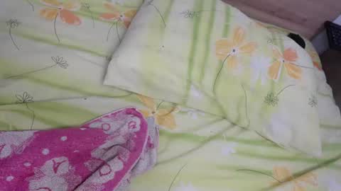 Snapshot of sloppy_slut__420 chatting on 06-13-26, 01:42 Stiven and Laura online show from 06-13-26, 01:42