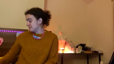 SluttySuzie17 online show from 05-13-26, 09:44
