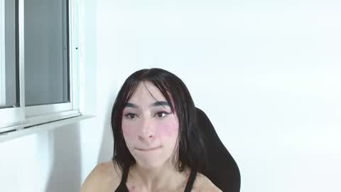 Small Hot19 online show from 11-14-25, 08:24