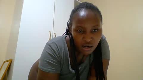 Snapshot of smartqueen1 chatting on 05-14-26, 02:57 Katerina online show from 05-14-26, 02:57