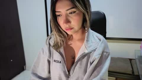 smile__1 online show from 07-14-26, 12:00