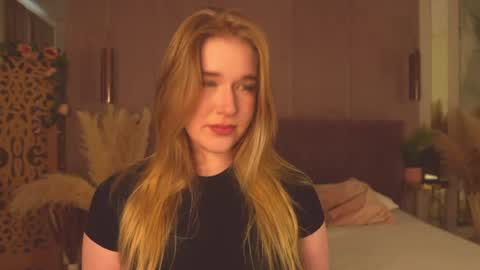 Mia online show from 05-26-26, 05:25