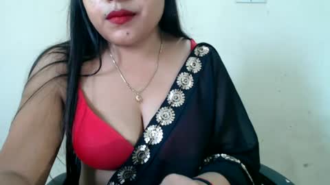 Snapshot of smiley_queen99 chatting on 07-03-26, 07:48 smiley online show from 07-03-26, 07:48