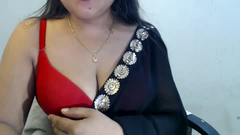 Snapshot of smiley_queen99 chatting on 07-11-26, 02:31 smiley online show from 07-11-26, 02:31