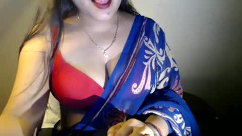 Snapshot of smiley_queen99 chatting on 07-13-26, 05:38 smiley online show from 07-13-26, 05:38