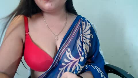 Snapshot of smiley_queen99 chatting on 07-14-26, 02:16 smiley online show from 07-14-26, 02:16