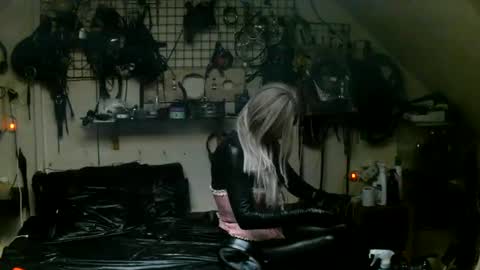 smokeslut365 online show from 06-18-26, 02:12