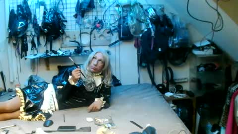 smokeslut365 online show from 07-18-26, 03:00