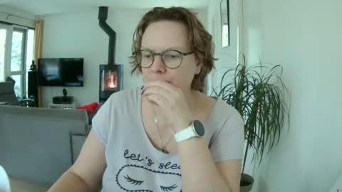 Snoeske and Woodwurm online show from 12-16-24, 01:32