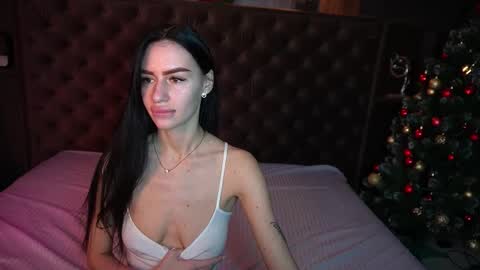 Snapshot of snow_whiteeex chatting on 12-22-25, 06:43 snow_whiteeex online show from 12-22-25, 06:43