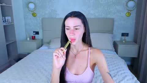 Snapshot of snow_whiteeex chatting on 06-19-26, 04:06 snow_whiteeex online show from 06-19-26, 04:06