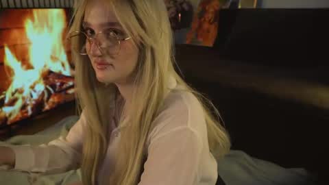 Ellie online show from 06-04-26, 05:35