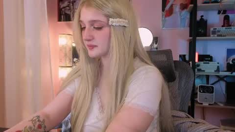 Ellie online show from 06-05-26, 05:36