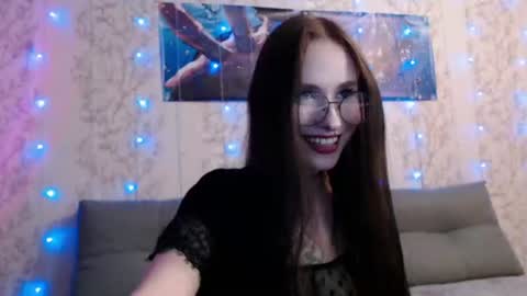 SnowWhate 00 online show from 06-25-26, 07:07