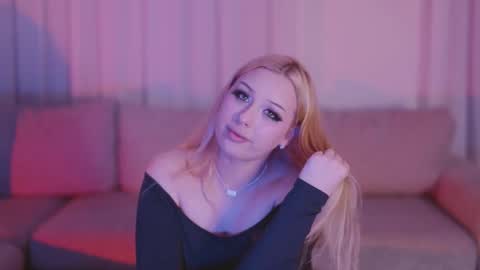 Snapshot of snowyphoenix chatting on 01-13-26, 01:11 Snowy Bubbles online show from 01-13-26, 01:11