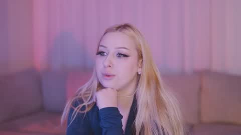 Snapshot of snowyphoenix chatting on 01-13-26, 03:28 Snowy Bubbles online show from 01-13-26, 03:28