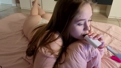 Sophy online show from 03-27-26, 07:02