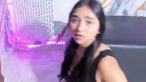 sofi_and_alejo699 online show from 07-10-26, 03:22