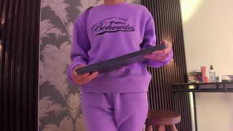 Snapshot of sofi_lassa_ chatting on 04-22-26, 01:45 SOFIA online show from 04-22-26, 01:45