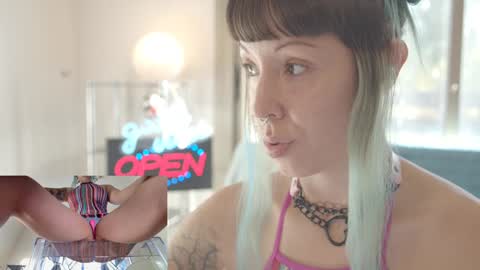 Sofi Mora online show from 01-28-25, 03:57