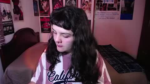 Snapshot of sofia_coolle chatting on 06-13-26, 01:09 Sofi online show from 06-13-26, 01:09