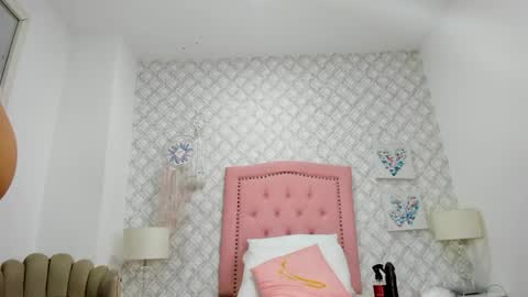 sofia_martinez9 online show from 06-03-26, 07:30