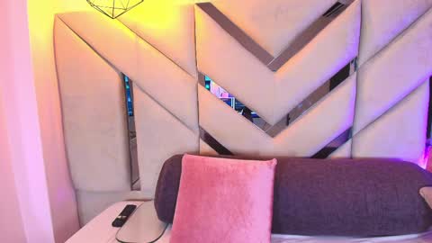 Snapshot of sofia_pamela_ chatting on 06-01-26, 07:04 online show from 06-01-26, 07:04