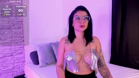 sofiaalarson online show from 05-07-26, 03:12