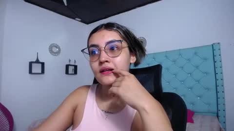 Snapshot of sofiaasexy19 chatting on 04-23-26, 12:04 Sofia online show from 04-23-26, 12:04