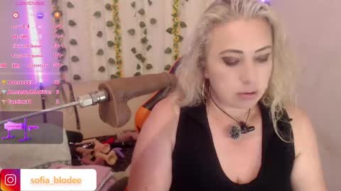 sofiacurvy45 online show from 05-27-26, 01:57
