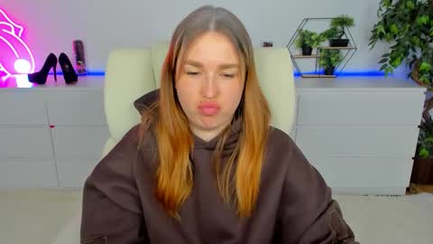 Snapshot of sofii_darling chatting on 03-05-26, 05:42 sofii_darling online show from 03-05-26, 05:42