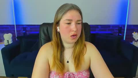 Snapshot of sofii_darling chatting on 03-17-26, 05:38 sofii_darling online show from 03-17-26, 05:38