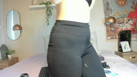 Snapshot of sofii_wild chatting on 05-16-26, 12:26 sofii_wild online show from 05-16-26, 12:26