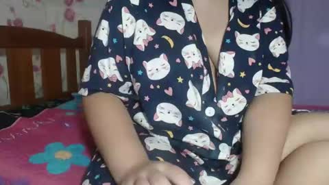 Snapshot of soft_angie chatting on 10-30-25, 11:33 Angie online show from 10-30-25, 11:33