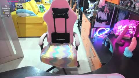 Snapshot of softie_sofy chatting on 06-12-26, 02:54 Sofie online show from 06-12-26, 02:54