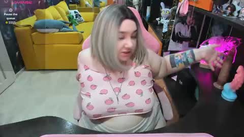 Snapshot of softie_sofy chatting on 06-28-26, 02:39 Sofie online show from 06-28-26, 02:39