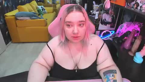 Snapshot of softie_sofy chatting on 06-30-26, 02:34 Sofie online show from 06-30-26, 02:34