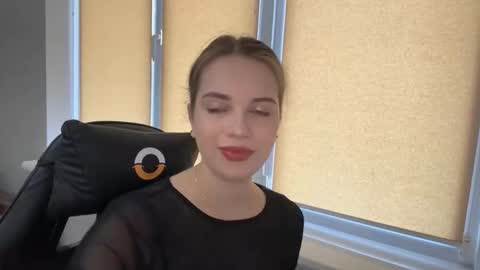 Snapshot of softiris_ chatting on 03-23-26, 01:48 Anna online show from 03-23-26, 01:48