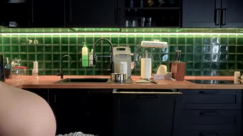 Bella online show from 02-21-26, 04:35