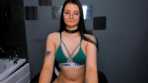 Snapshot of solazolaa chatting on 09-13-25, 01:49 Sonya online show from 09-13-25, 01:49