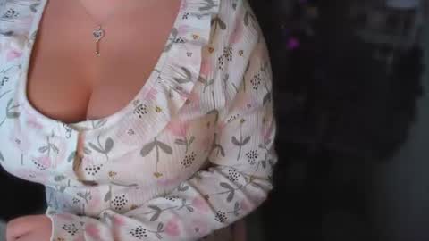 Snapshot of solisgaby chatting on 07-18-26, 06:01 Gaby Solis online show from 07-18-26, 06:01