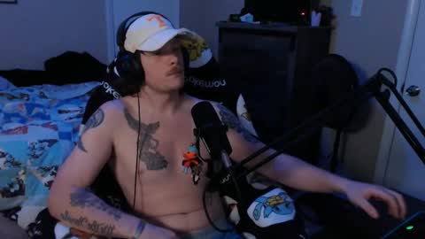 Snapshot of somethinqfunny chatting on 12-06-24, 04:58 Lover Boi online show from 12-06-24, 04:58