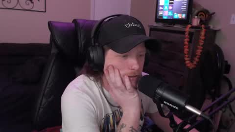 Snapshot of somethinqfunny chatting on 03-31-26, 01:29 Lover Boi online show from 03-31-26, 01:29