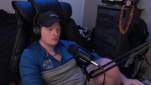 Snapshot of somethinqfunny chatting on 04-01-26, 02:01 Lover Boi online show from 04-01-26, 02:01