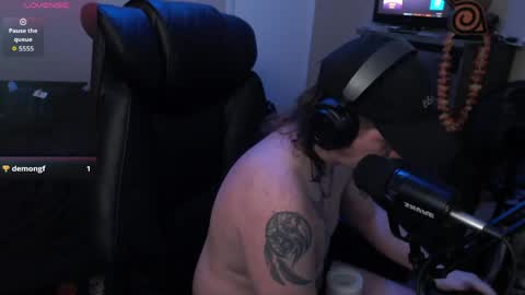 Snapshot of somethinqfunny chatting on 04-13-26, 02:39 Lover Boi online show from 04-13-26, 02:39